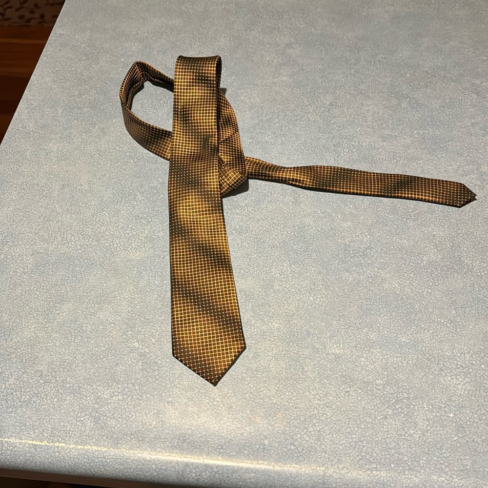 JF- cream tie